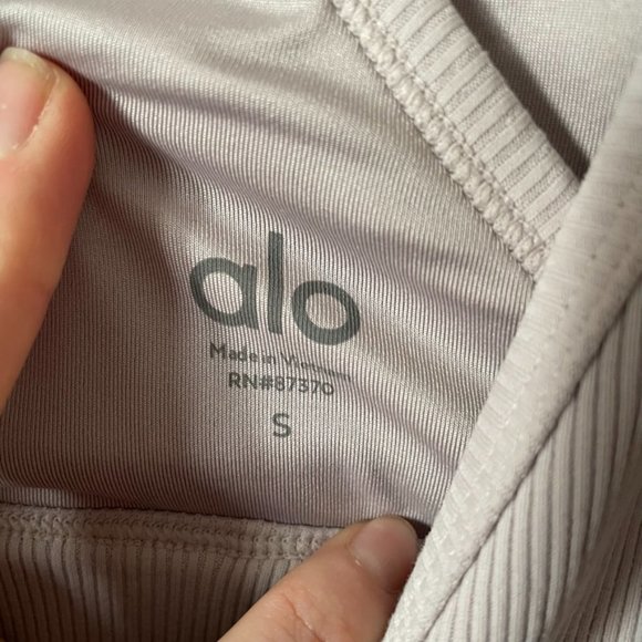 Alo Yoga Togetherness Ribbed V Neck Sports Bra Light Lavender  Sz S - Picture 7 of 8